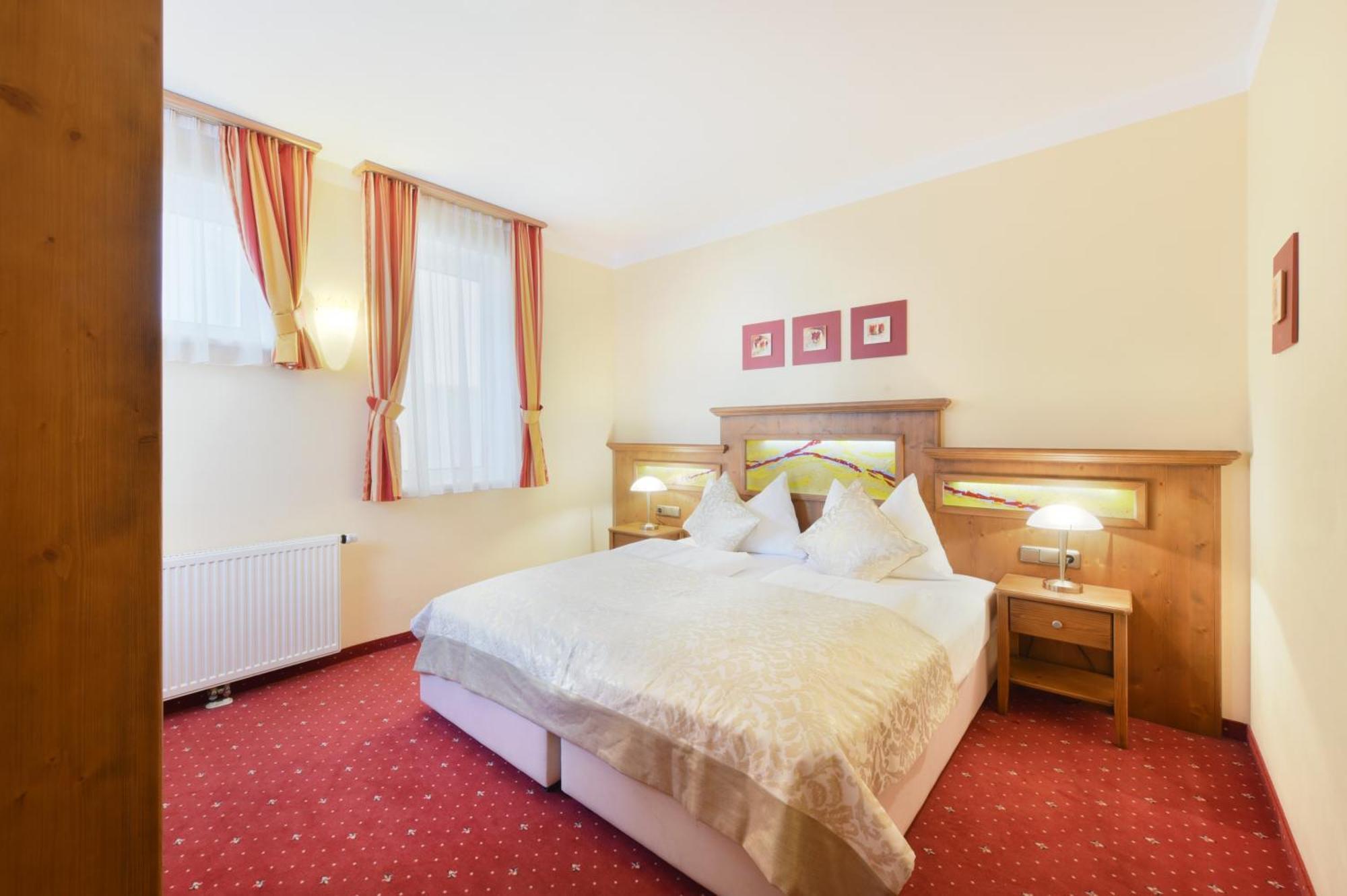Cella Central Historic Boutique Hotel Zell am See Oda fotoğraf